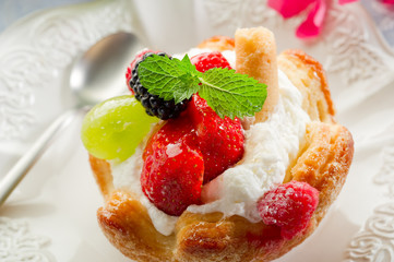 fruits pastry - dessert alla frutta con panna