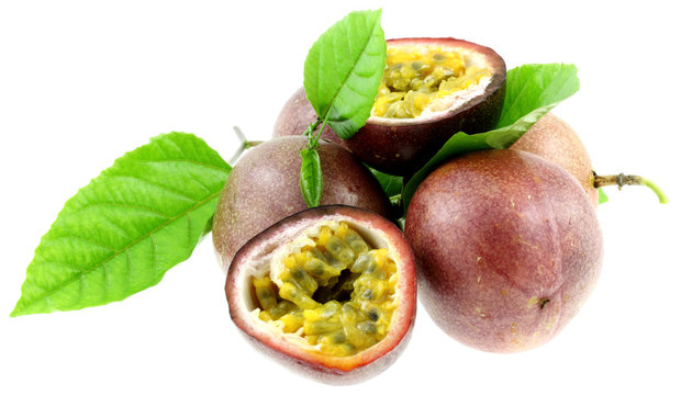 fruits de la passion, fond blanc