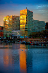 Obraz premium One Park West Building liverpool at sunset