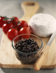 tomates au chèvre et à la tapenade