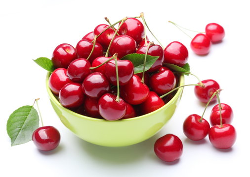 Bowl with ripe cherries.