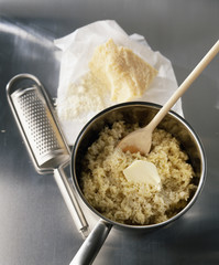 ajouter le beurre et le parmesan râpé au riz 