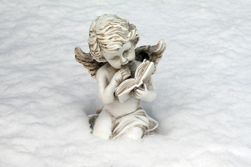 Engel im Schnee
