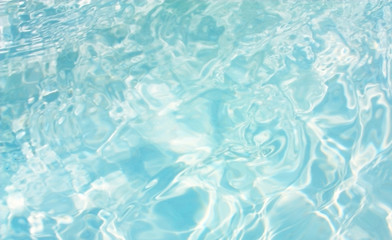 Фон из ряби на поверхности воды, всплески на воде