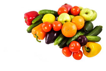 Fototapeta na wymiar warzywa i owoce na białym tle