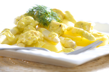 chicken with aspargus and sauce