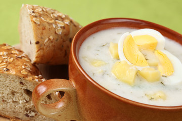 Dill soup with egg