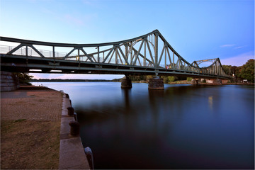 Glienicker Brücke am Abend