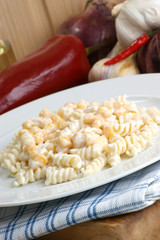 hausgemachter Nudelsalat mit Mais
