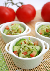 frischer Gurkensalat