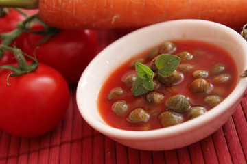 Tomatensuppe mit Kapern
