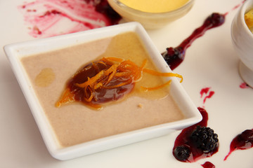 dessert coupelle crème anglaise caramel écorce orange...