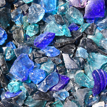 Morceaux de verre color&eacute;