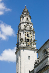 Fototapeta na wymiar Clock Tower, Cardiff City Hall