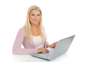 Naklejka premium Young pretty office woman working on laptop computer