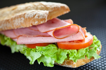 sandwich of ham lettuce and tomato