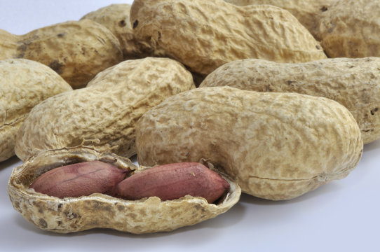 Pu&ntilde;ado de cacahuetes.