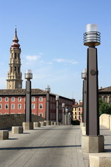 Fototapeta na wymiar Bridge in front of La Seo Cathedral in Zaragoza