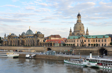 Abendlicher Blick auf Frauenkirche und Brühlsche Terrassen