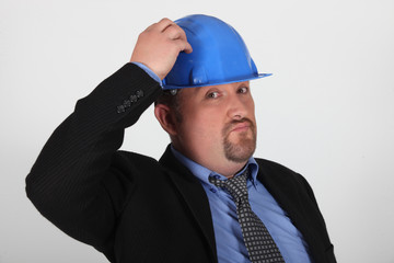 Portrait d'un chef de chantier hésitant