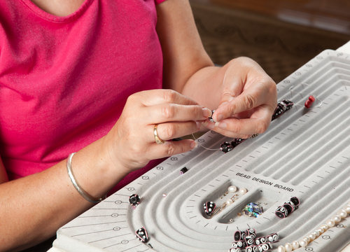 Making bead necklace