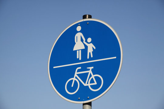 Fußgänger und Radfahrer