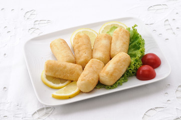 Piatto di crocchette di patate