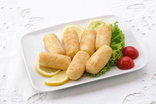 Piatto di crocchette di patate