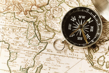 Fototapeta na wymiar Kompas na mapie