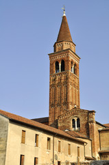 Fototapeta na wymiar vicenza, santa corona, chiesa campanile, veneto