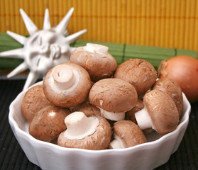 braune champignons