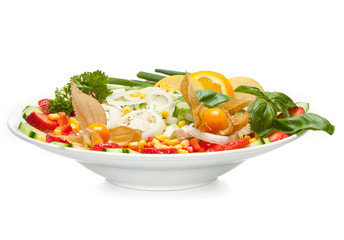 Bunter Salat mit Früchten