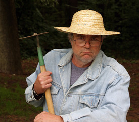 straw hat and bibs
