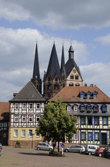 Obraz premium Obermarkt und Marienkirche in Gelnhausen