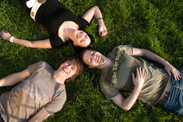 geschwister im freien