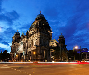 Fototapeta na wymiar the Berliner Dom in the night in Berlin