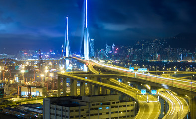 Fototapeta na wymiar Hong Kong Bridge transportu w nocy