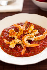 shrimp roasted with fried tomato