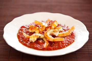 shrimp roasted with fried tomato