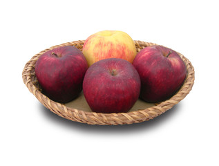 Яблоки на блюде.