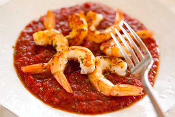 shrimp roasted with fried tomato