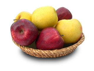 Спелые яблоки.