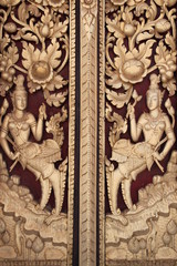 Fototapeta na wymiar art on door of temple, Wat Yod Maung Jaroen, Buriram