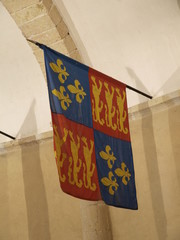 Banderas en la iglesia rom&aacute;nica de los templarios en Segovia