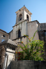 Fototapeta na wymiar Eglise et clocher de Lourmarin