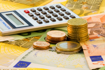 dinero, monedas y billetes