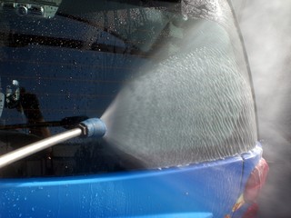 Autowäsche mit Hochdruckreiniger