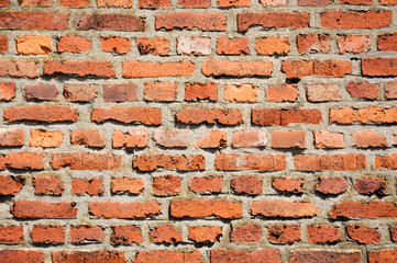 Mauer aus roten Ziegel