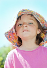 little girl ( 3 years old) with hat