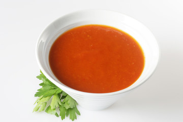 Bol de soupe rouge